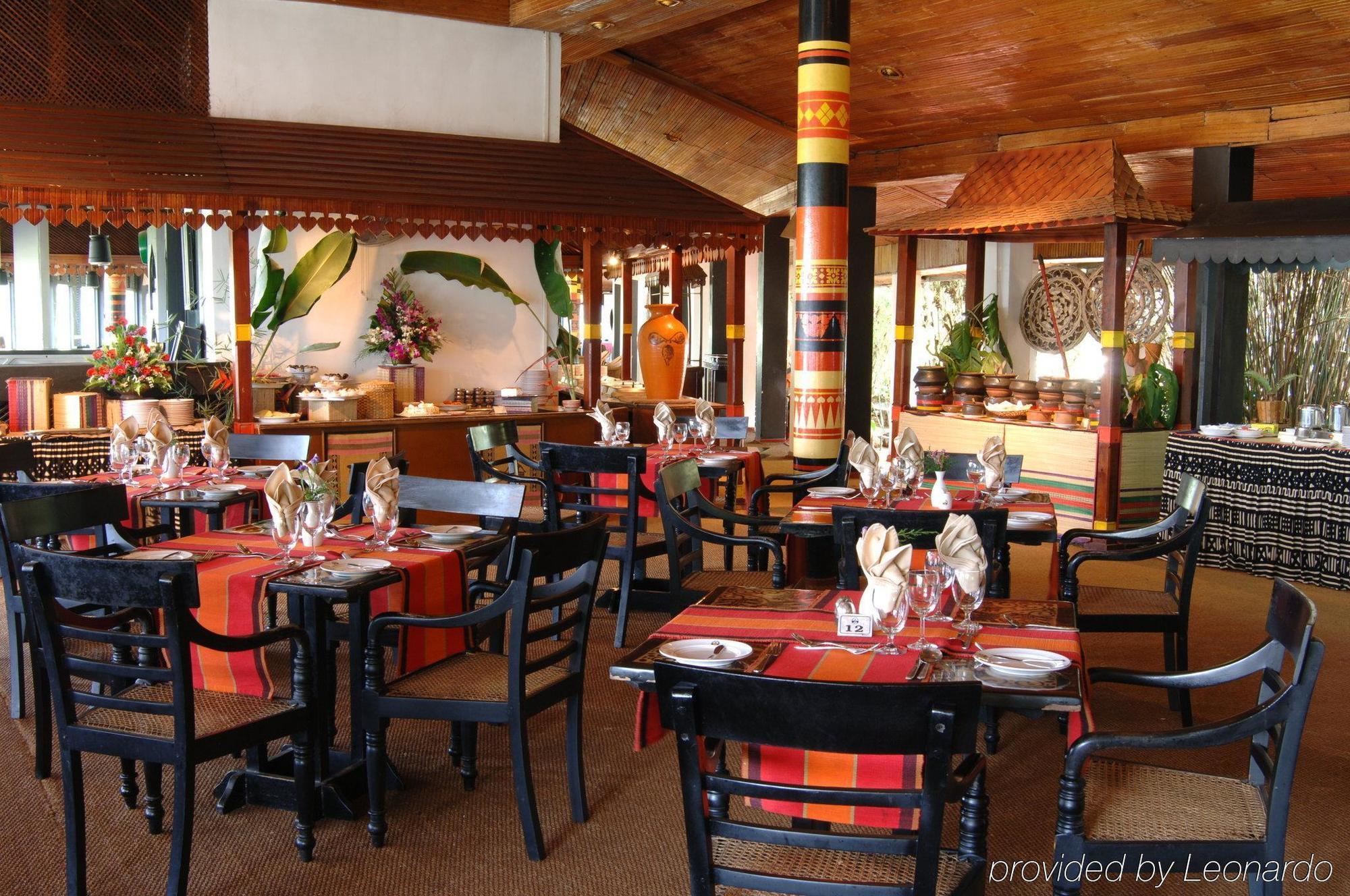 Hotel Hilltop كاندي المطعم الصورة