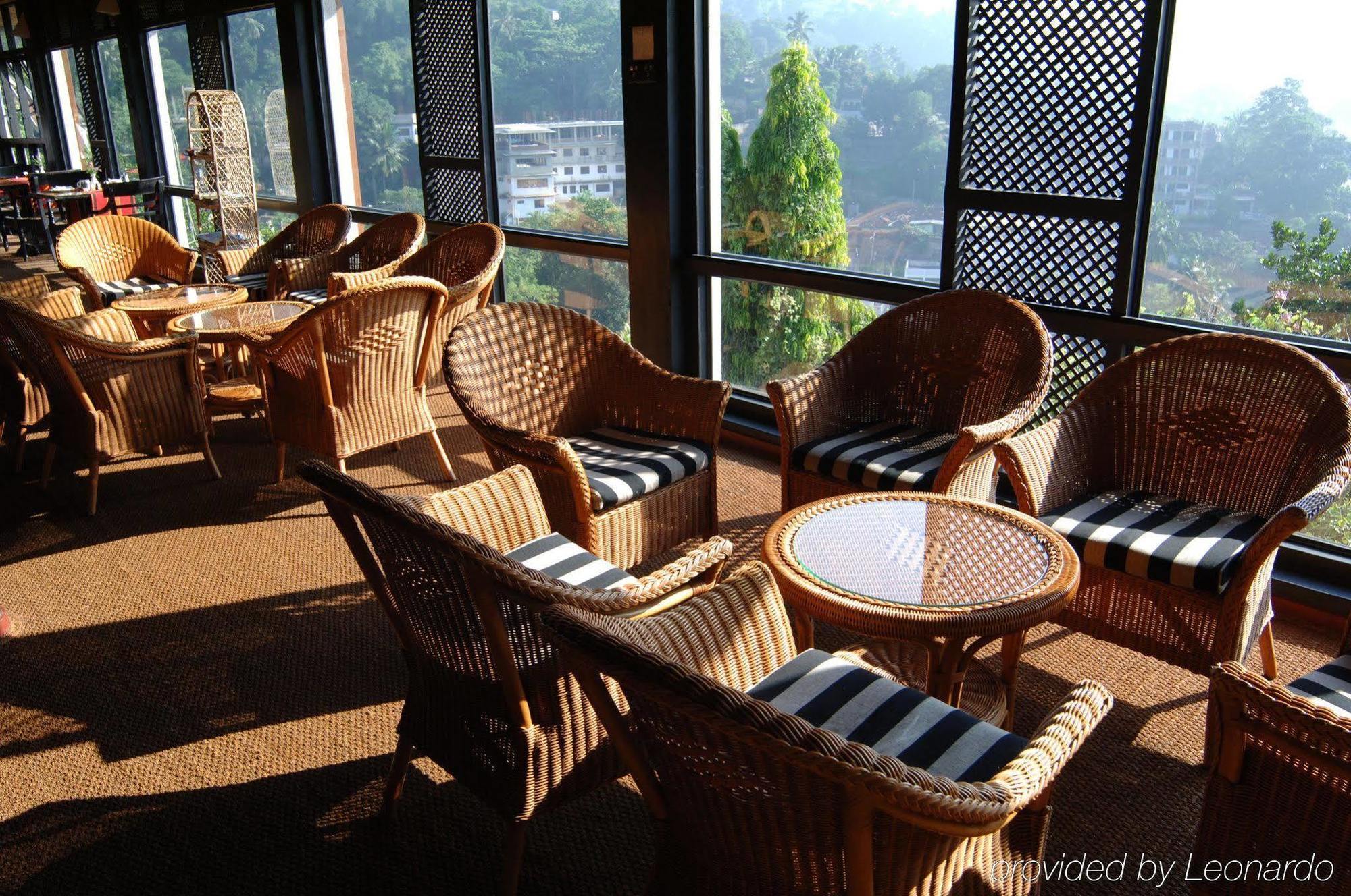 Hotel Hilltop كاندي المطعم الصورة