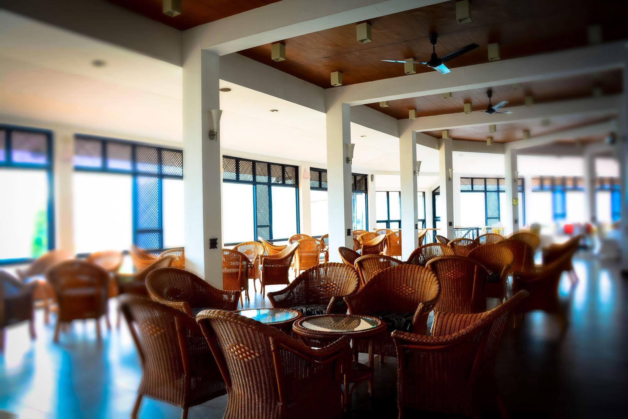 Hotel Hilltop كاندي المظهر الخارجي الصورة
