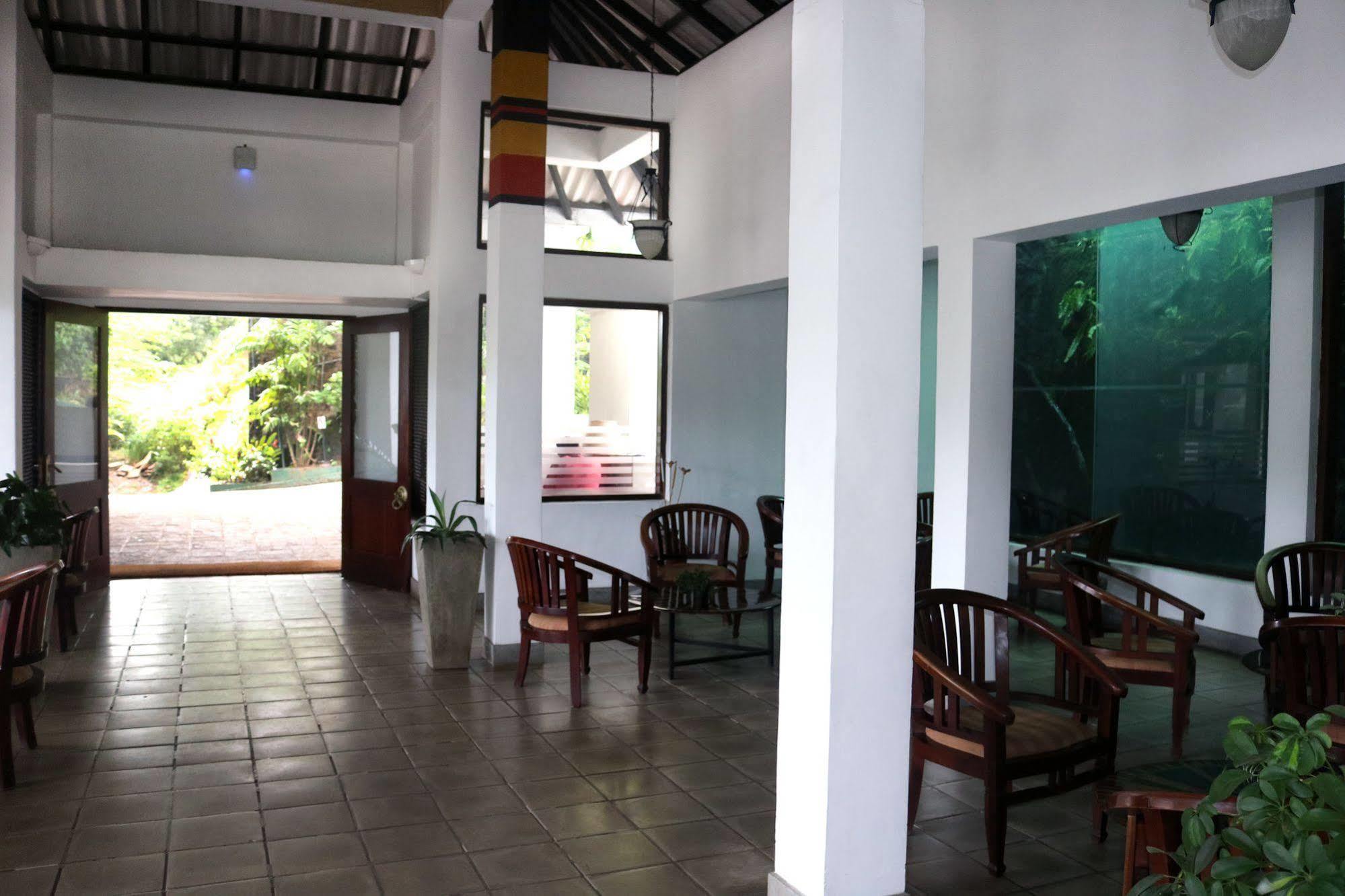 Hotel Hilltop كاندي المظهر الخارجي الصورة