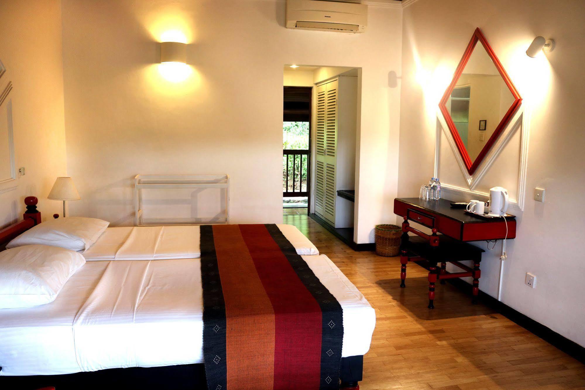 Hotel Hilltop كاندي المظهر الخارجي الصورة