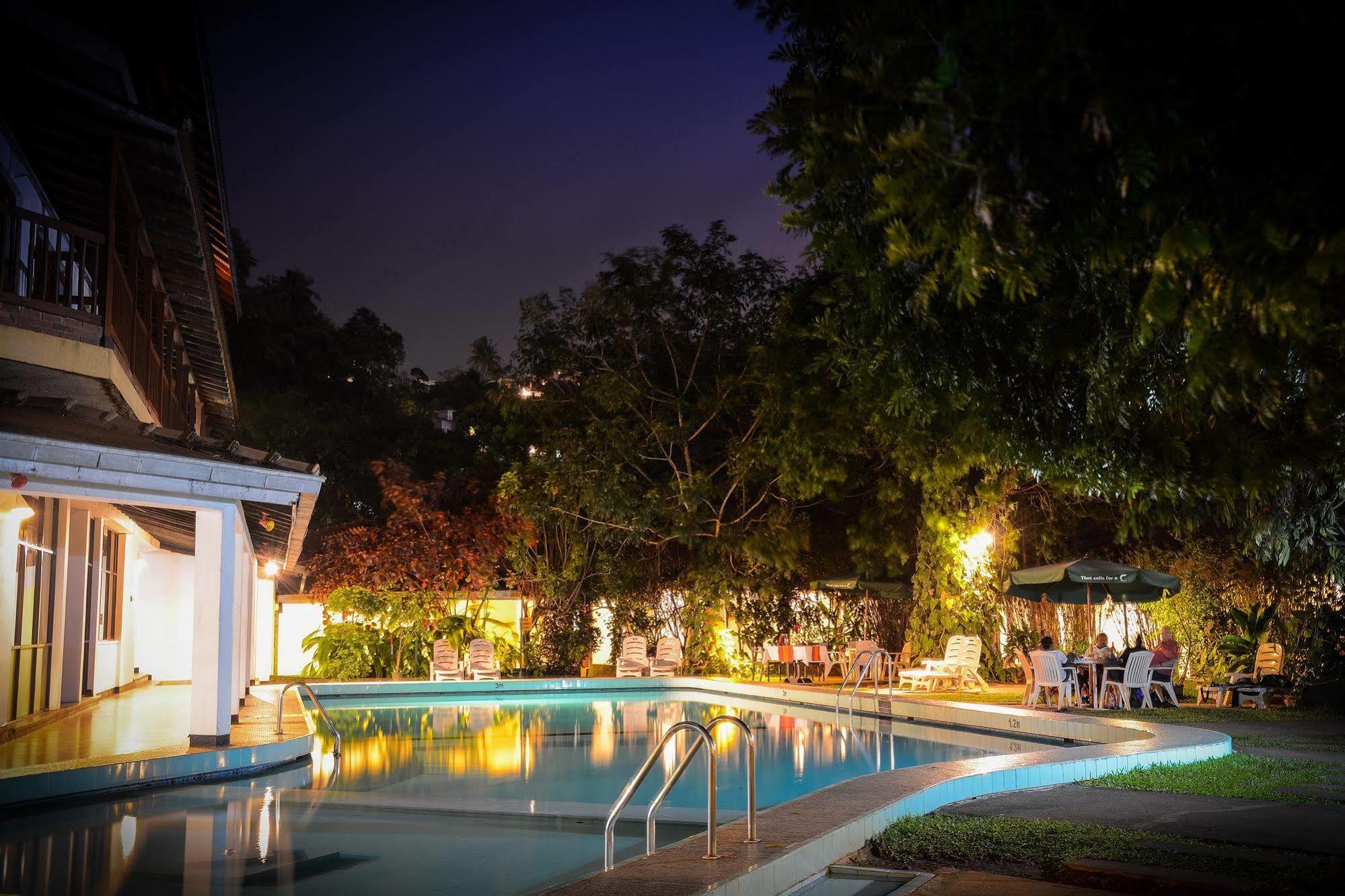 Hotel Hilltop كاندي المظهر الخارجي الصورة