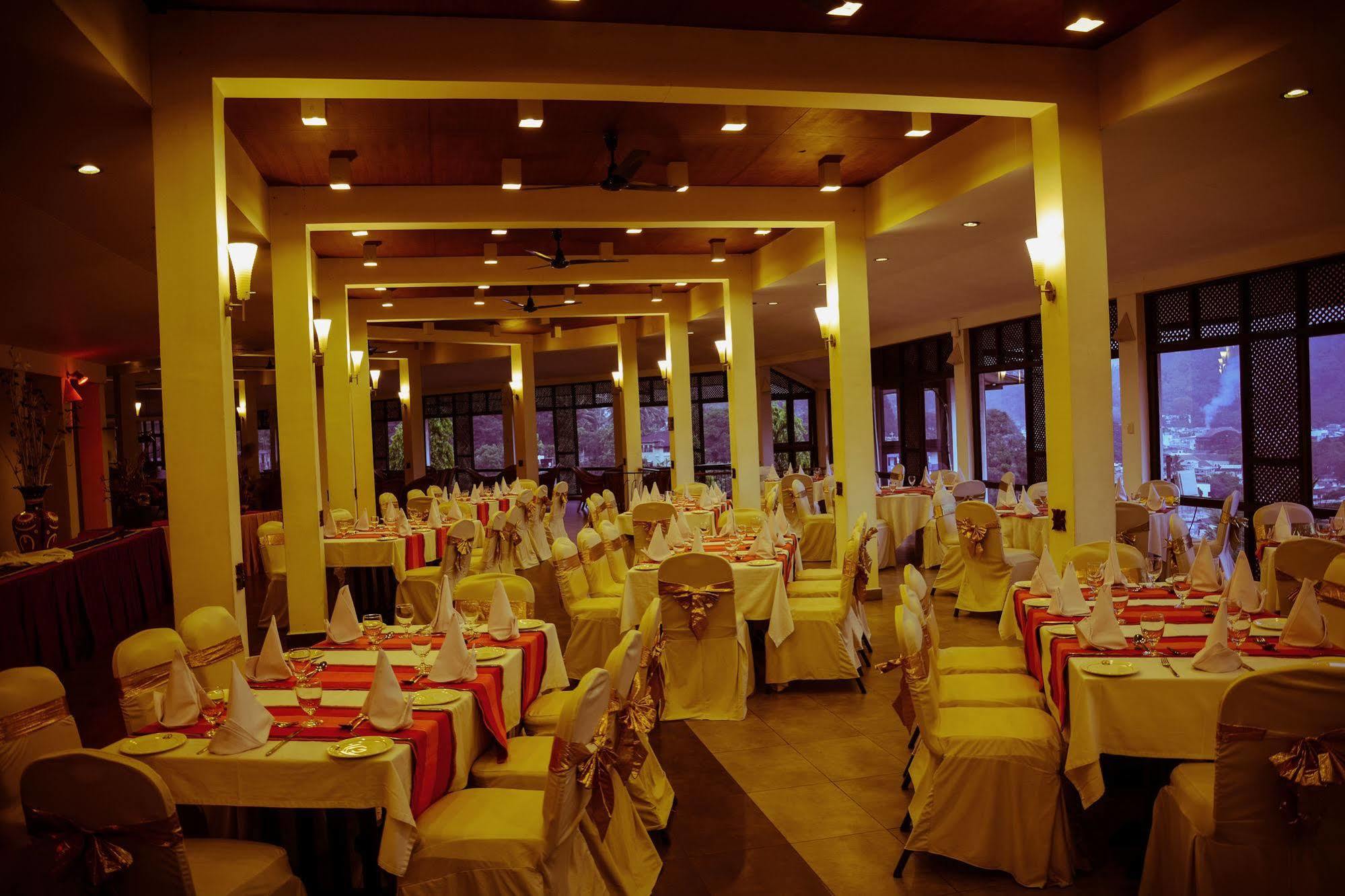 Hotel Hilltop كاندي المظهر الخارجي الصورة
