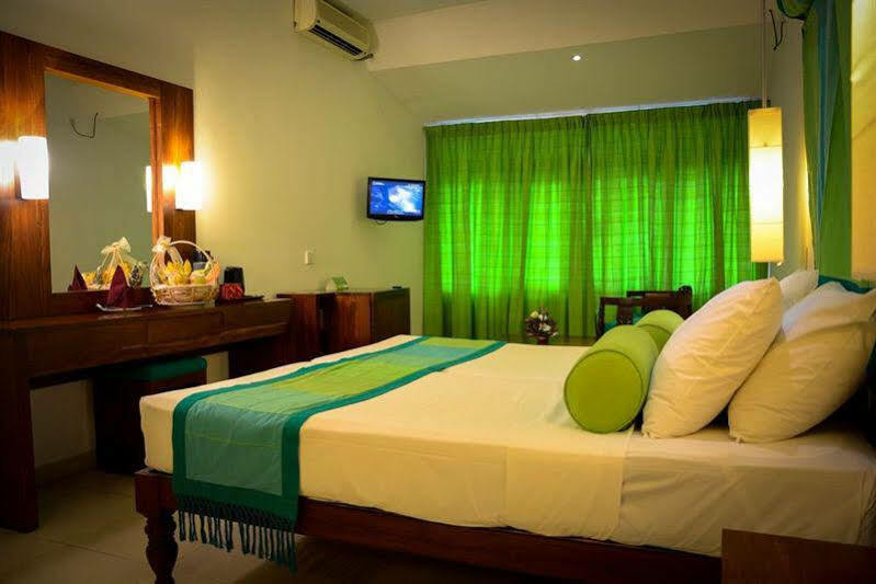 Hotel Hilltop كاندي المظهر الخارجي الصورة